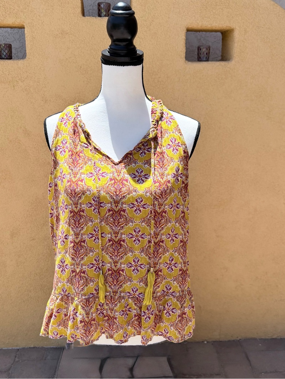 Yellow Patterned Sleeveless Tie-Neck w/ Ruffle Women’s Top - Size L - EUC